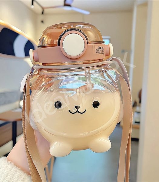bear-shaped-plastic-water-bottle-1000ml-with-straw-shoulder-strap-for-kids-product-image