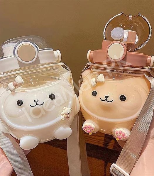bear-shaped-plastic-water-bottle-1000ml-with-straw-shoulder-strap-for-kids-product-image
