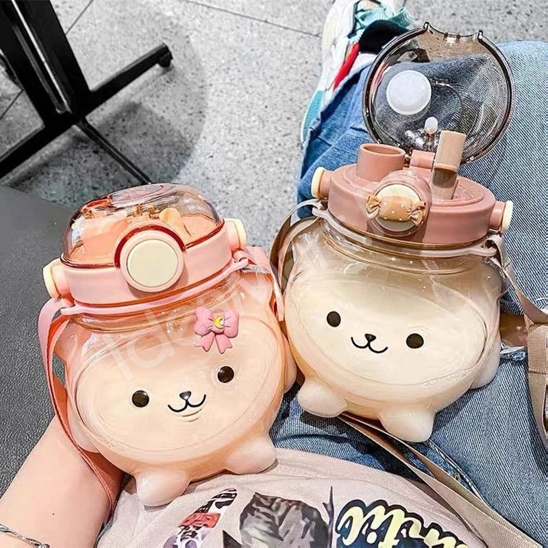 bear-shaped-plastic-water-bottle-1000ml-with-straw-shoulder-strap-for-kids-product-image