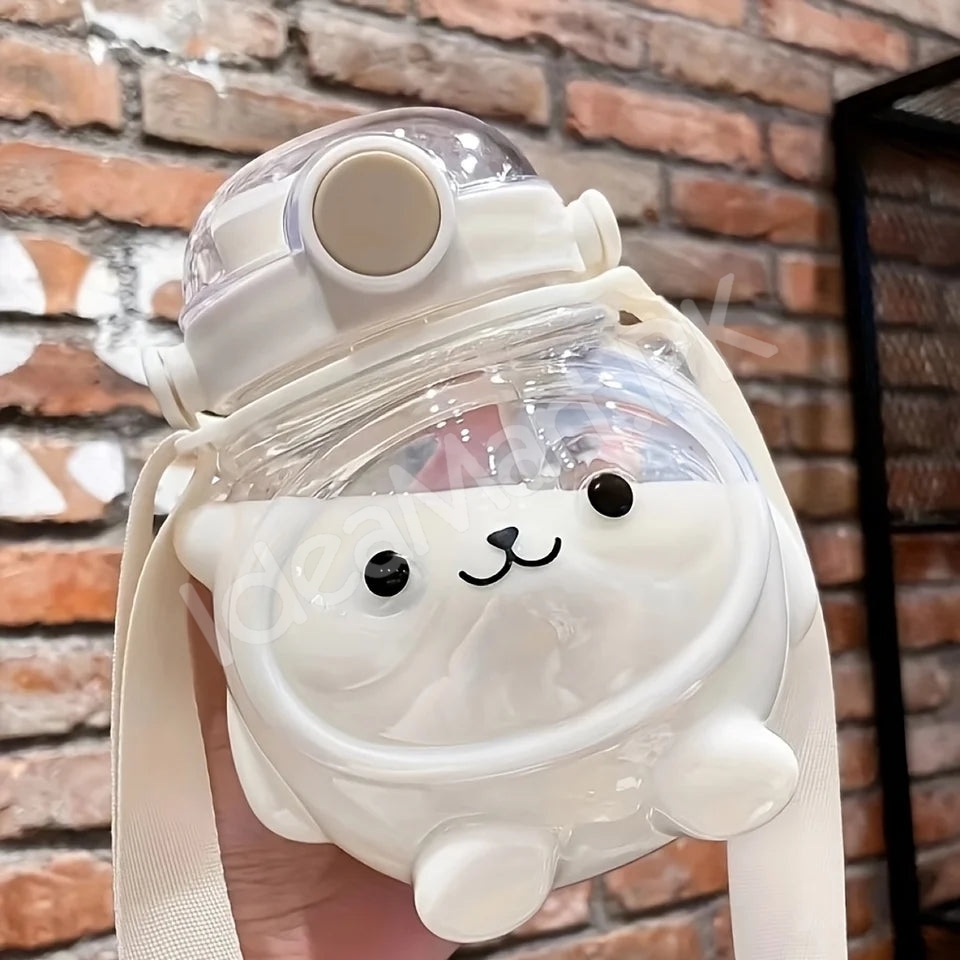 bear-shaped-plastic-water-bottle-1000ml-with-straw-shoulder-strap-for-kids-product-image