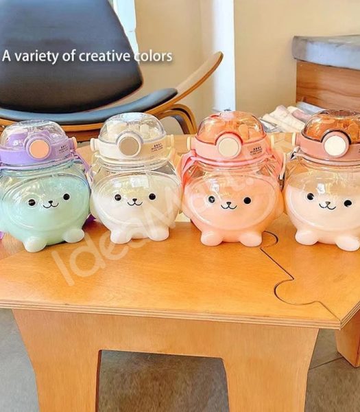 bear-shaped-plastic-water-bottle-1000ml-with-straw-shoulder-strap-for-kids-product-image